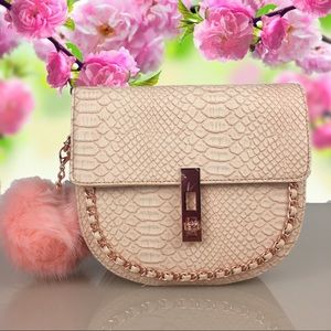 🎉HP🎉Last One 🌺 BCBG Cross Body bag